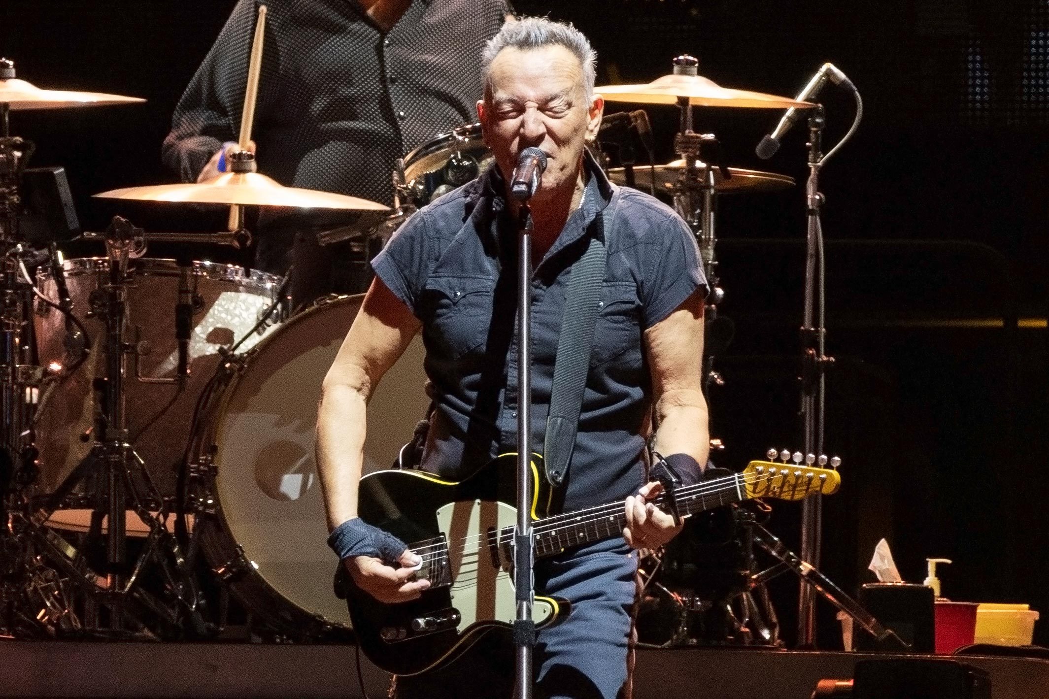 Bruce Springsteen’s Tour Pause: Doctors Comment on the Severity of a Peptic Ulcer Diagnosis